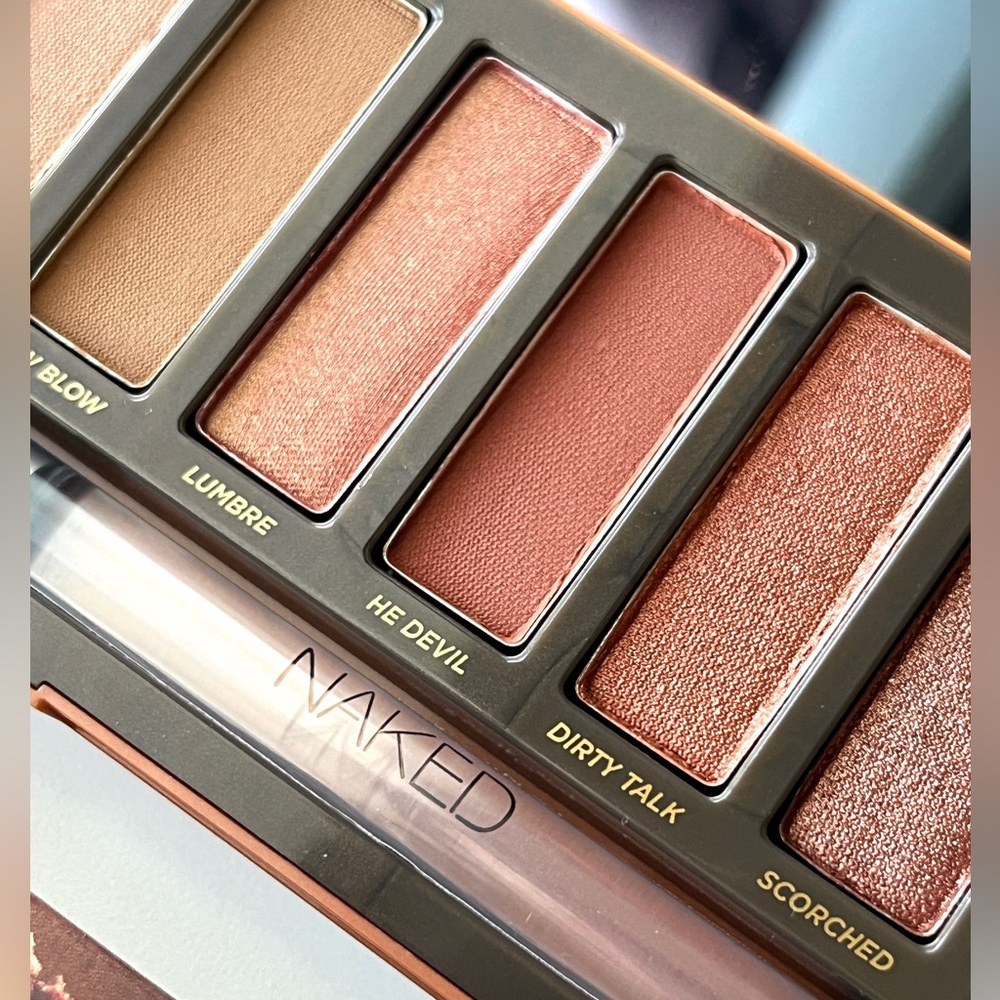 New Urban Decay Naked Heat Eyeshadow Palette with Warm Tones - Picture 3 of 11
